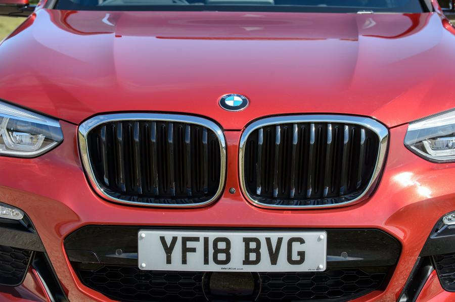 Логотип BMW X4 xDrive20d M Sport (G02) 2018 года  (UK) (фото 16 из 35)